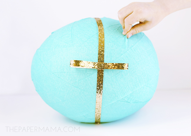 3 Ways to Wrap Difficult Objects: Holiday Surprise Ball DIY