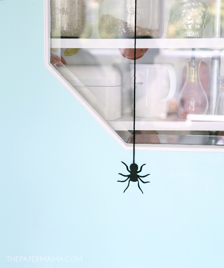 Spooky Spiders Wall Decor