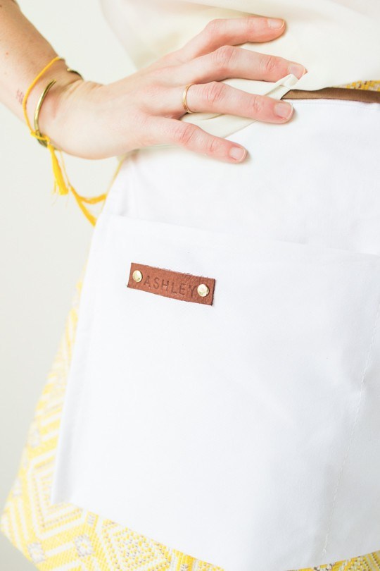 Customize this No Sew Apron with the name of your Secret Santa. It's the perfect gift for any cook, on Sugar and Cloth.