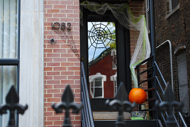 So simple to add some spooky spiderwebs to the front entry. Found on Merriment Design.